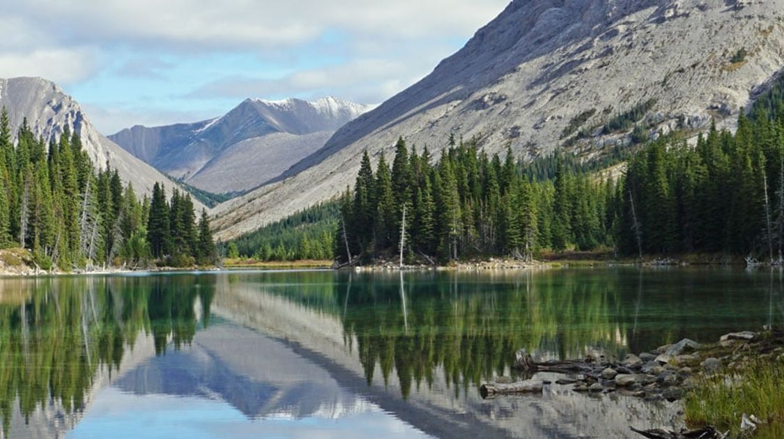 Panoramic view of beautiful Elbow Lake in Banff National Park