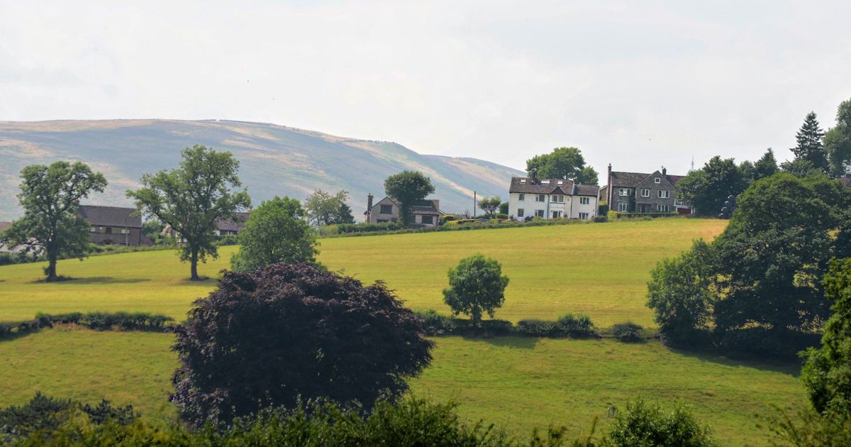 Hathersage Circular Walk 16.4km of Peak District Trails 10Adventures