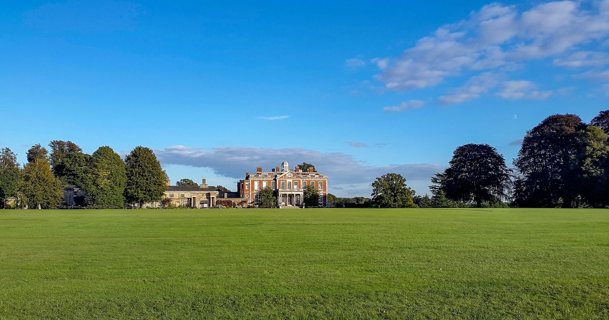 Discover the Stansted Park Circular Walk in Hampshire 10Adventures
