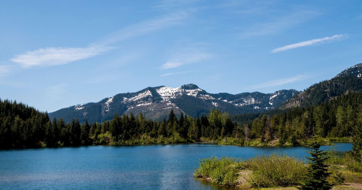 Gold Creek Pond and Heli’s Pond Winter Hiking Route 10Adventures