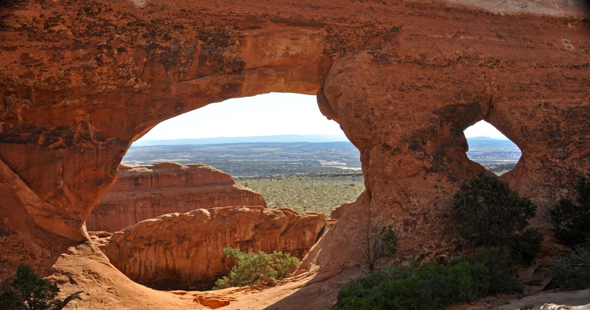 The Partition Arch Trail FamilyFriendly Hiking in Arches 10Adventures
