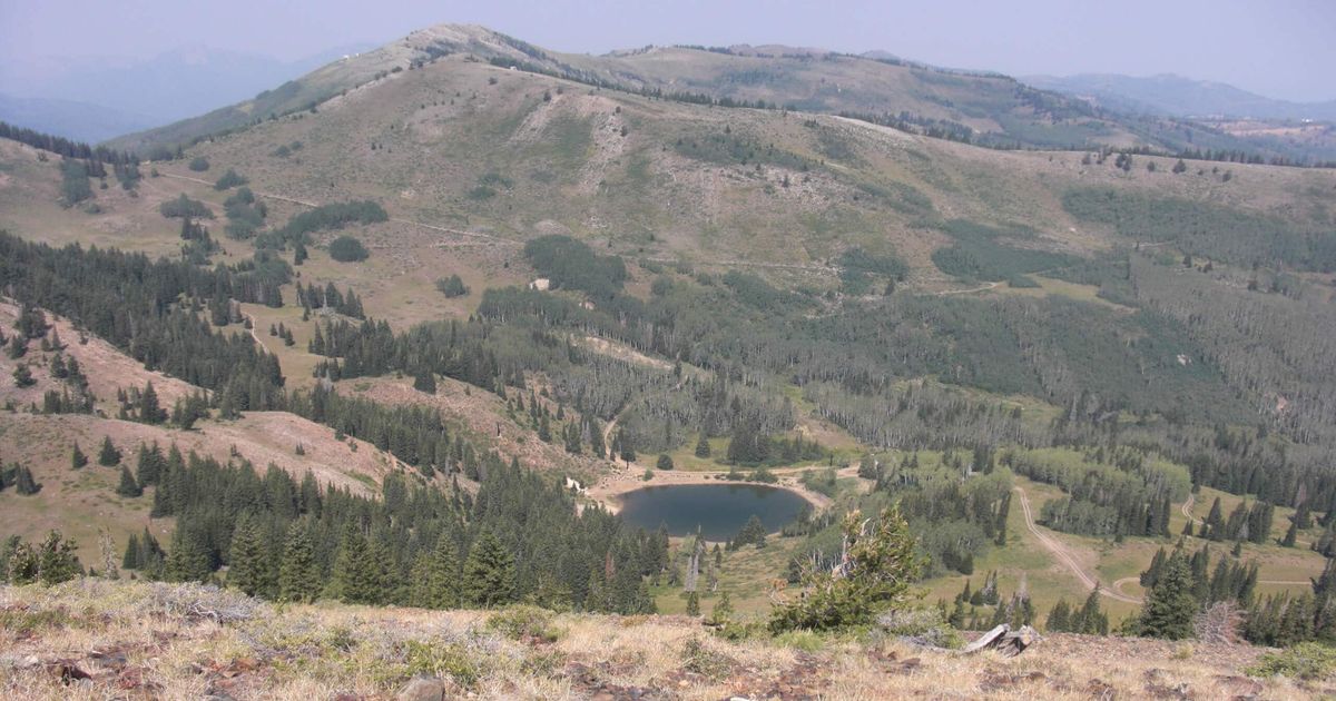 Hike to Shadow Lake via the Crystal Lake Trailhead 10Adventures