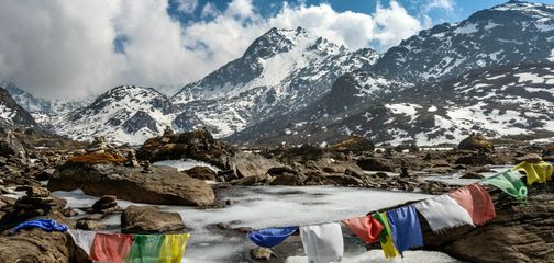 Title Image Trek Himalayas Bucket List