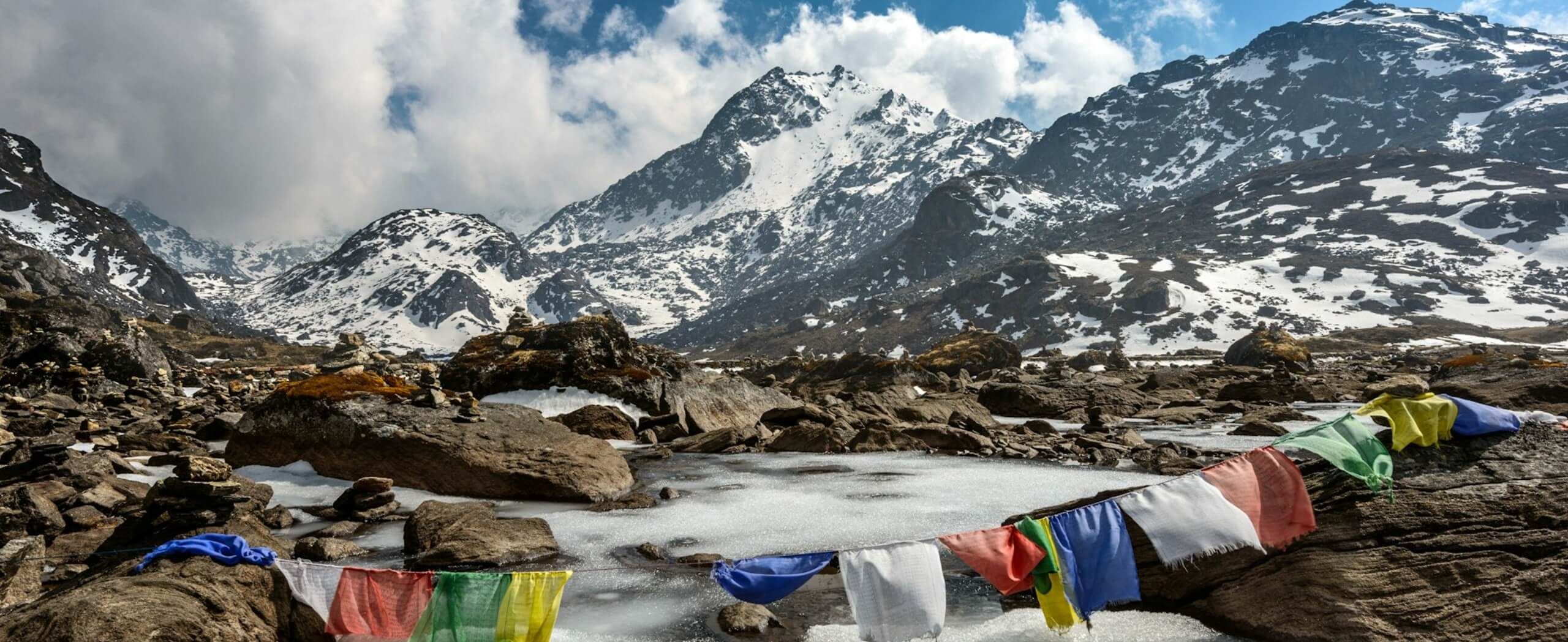 Title Image Trek Himalayas Bucket List