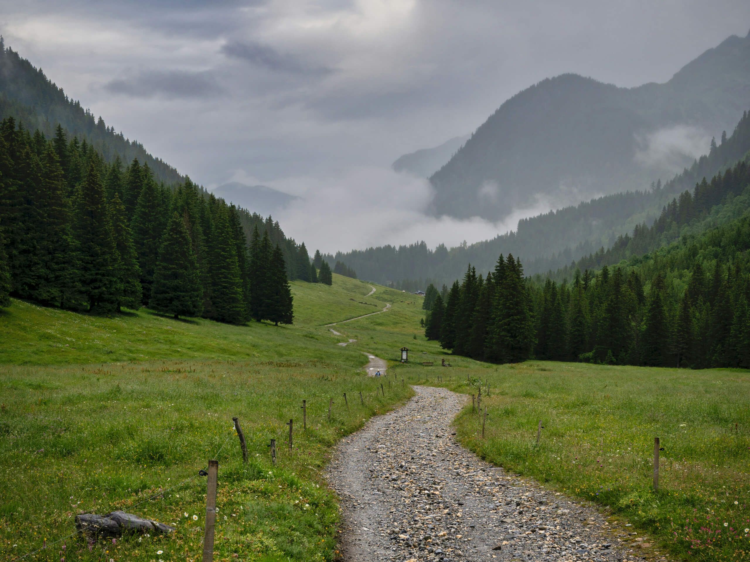 Tour du Mont Blanc Les Contamines hiking trail