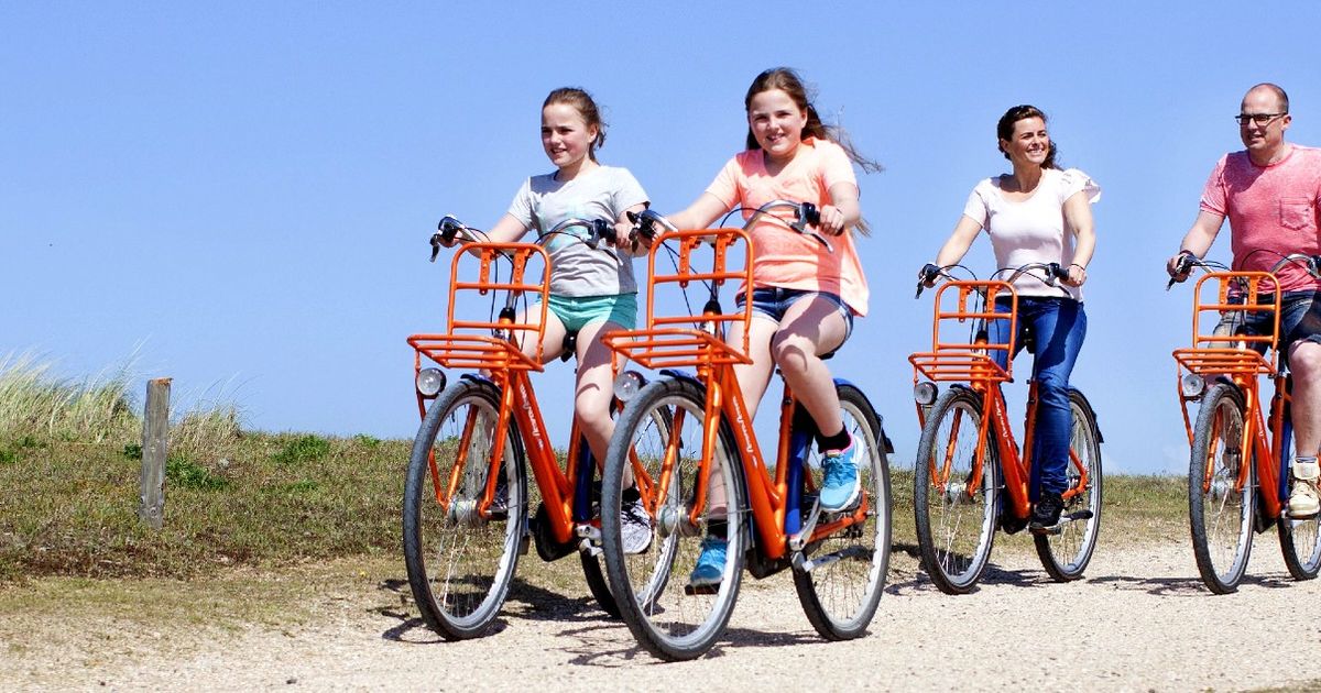 8-Day Holland Family Cycling Tour: Beaches, Dunes, and Cities